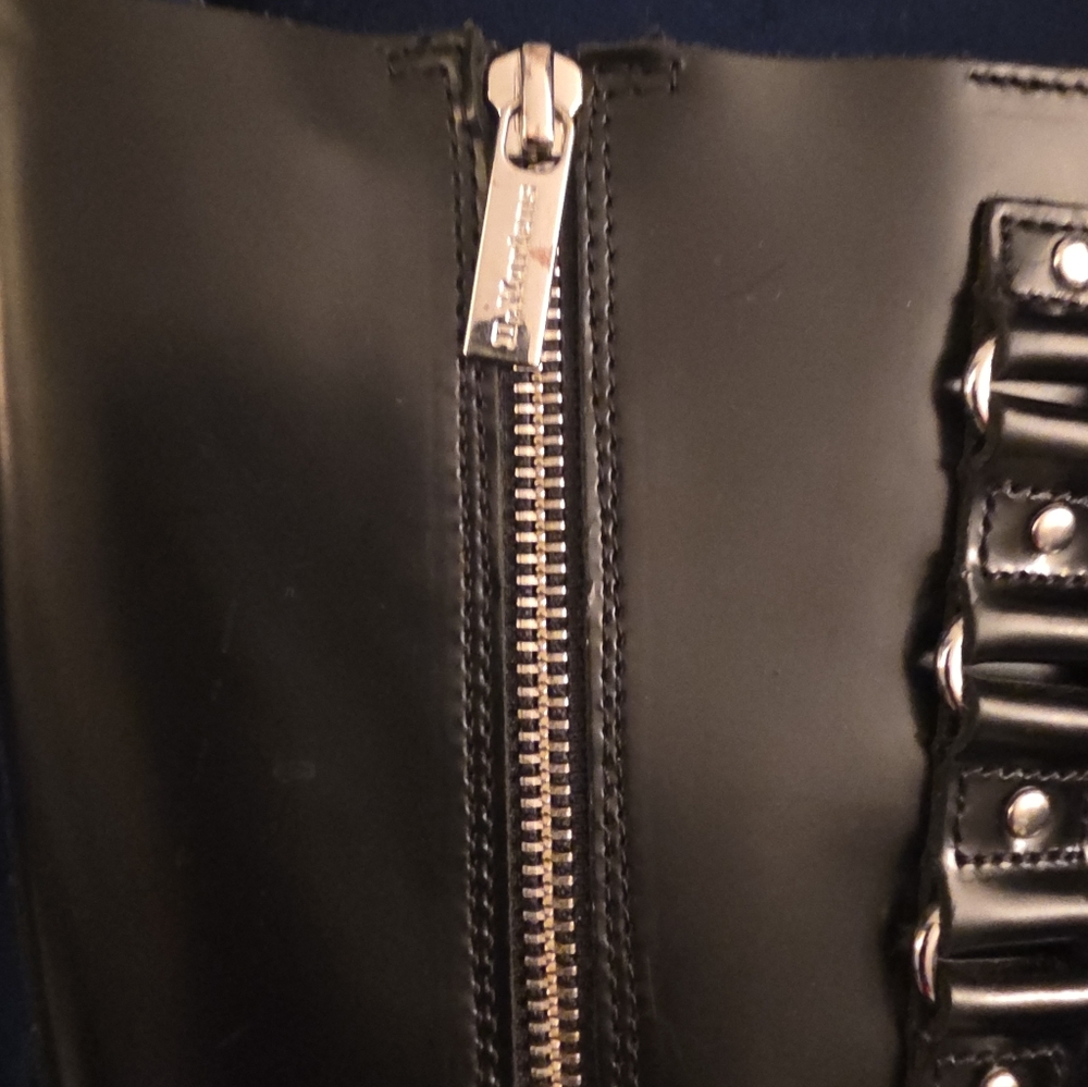 Dr. Martens 1B60 Britain XL leather knee-high platform boots. Size 7 - Picture 8 of 14